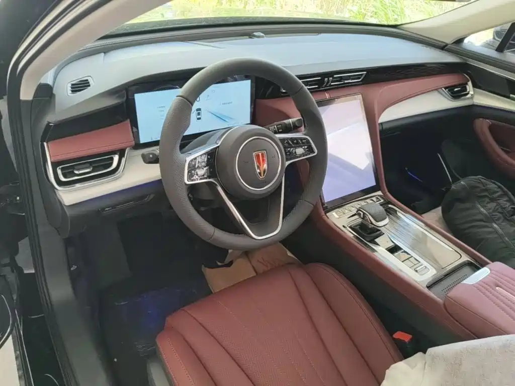 Hongqi H5 2025 2.0T AT