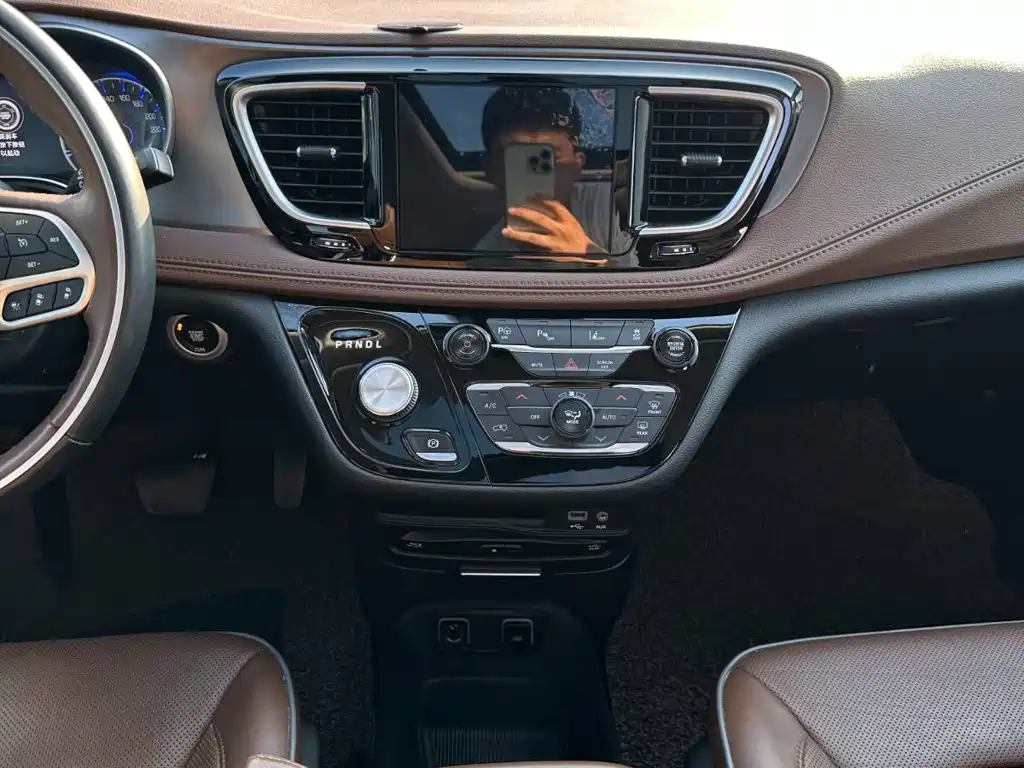 Chrysler Grand Voyager (Import) — миниатюра 22