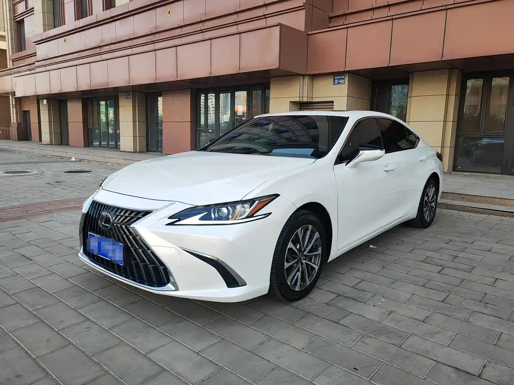 Lexus ES 2022
