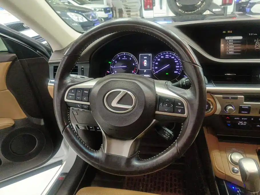 Lexus ES — миниатюра 15
