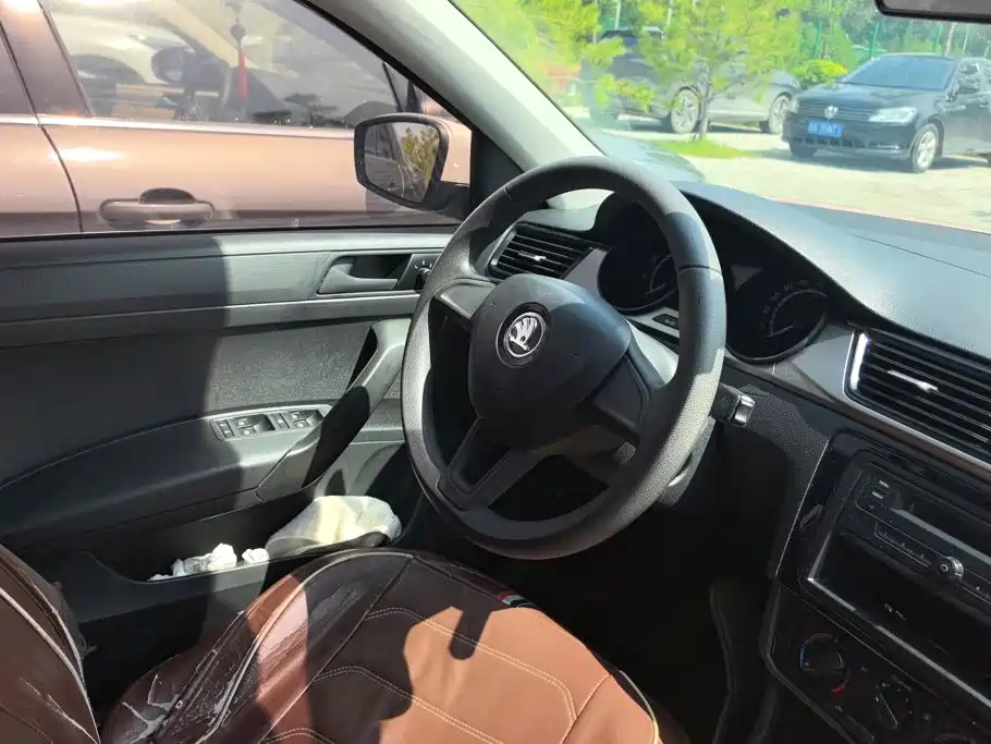 Skoda Rapid — миниатюра 15