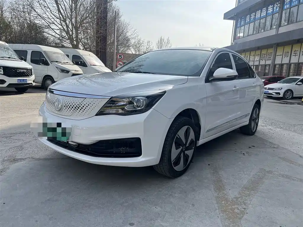 DONGFENG E70