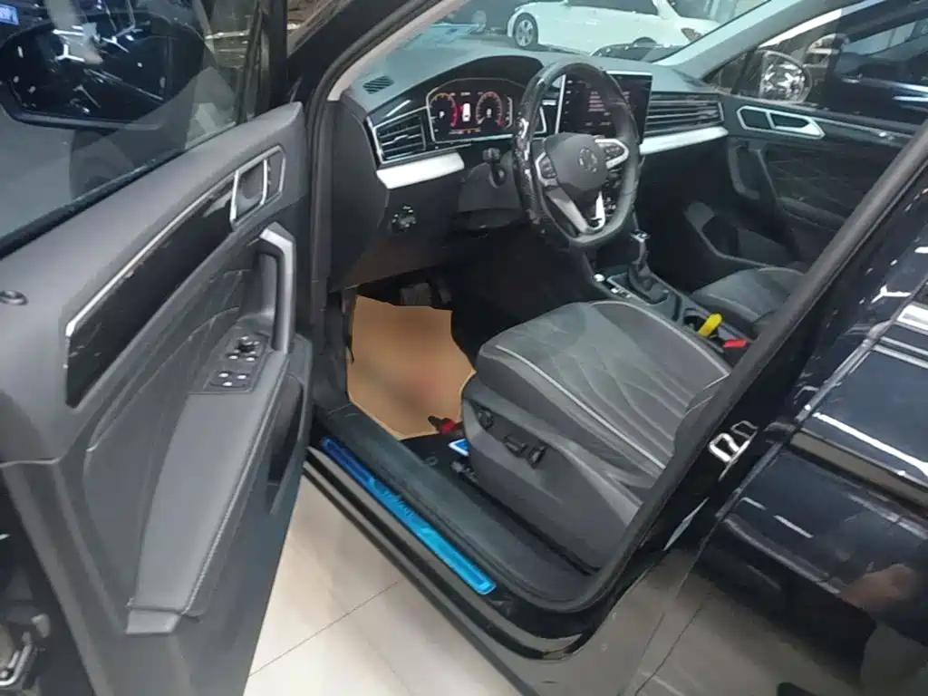 Volkswagen Tiguan L — миниатюра 15