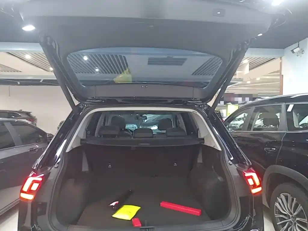Volkswagen Tiguan L — миниатюра 19