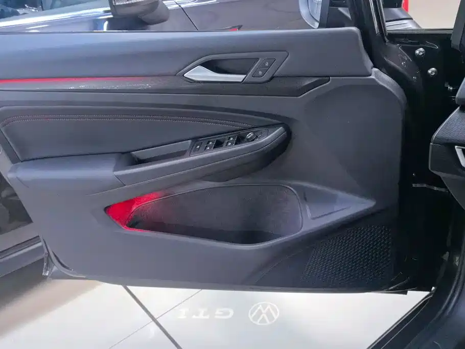 Volkswagen Golf GTI — миниатюра 7