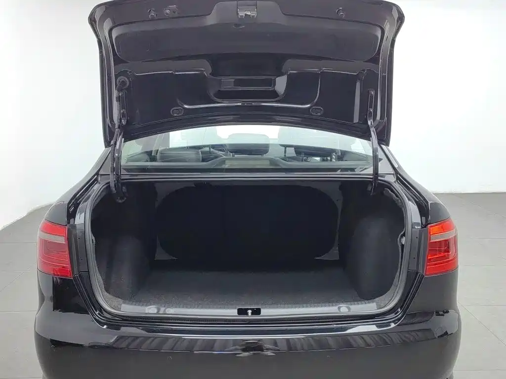 Volkswagen Lavida — миниатюра 16