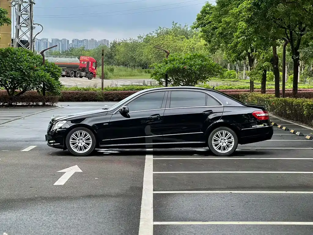Mercedes-Benz E-Class — миниатюра 5