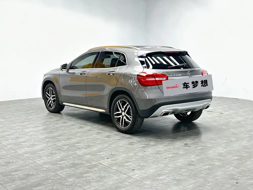 MERCEDES-BENZ GLA
