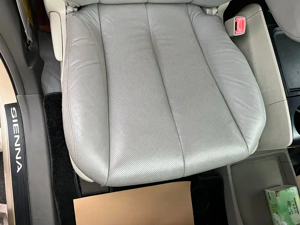 Toyota Sienna — миниатюра 21