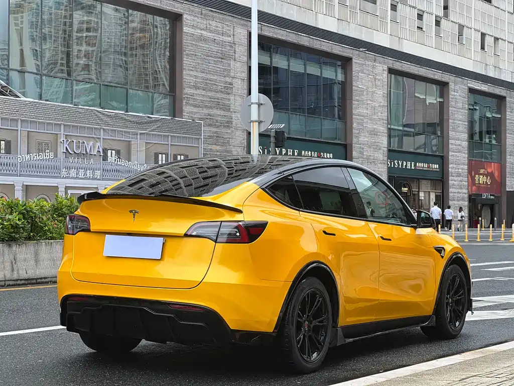 Tesla Model Y — миниатюра 20