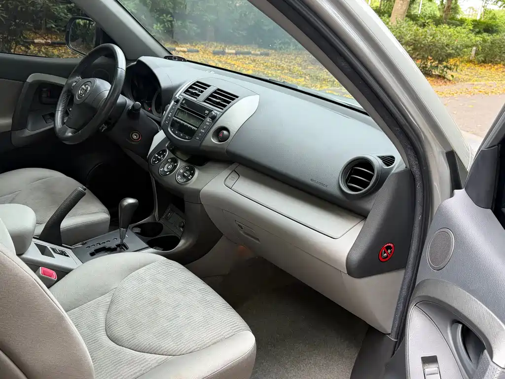 Toyota RAV4 2009 2.0L AT Luxury