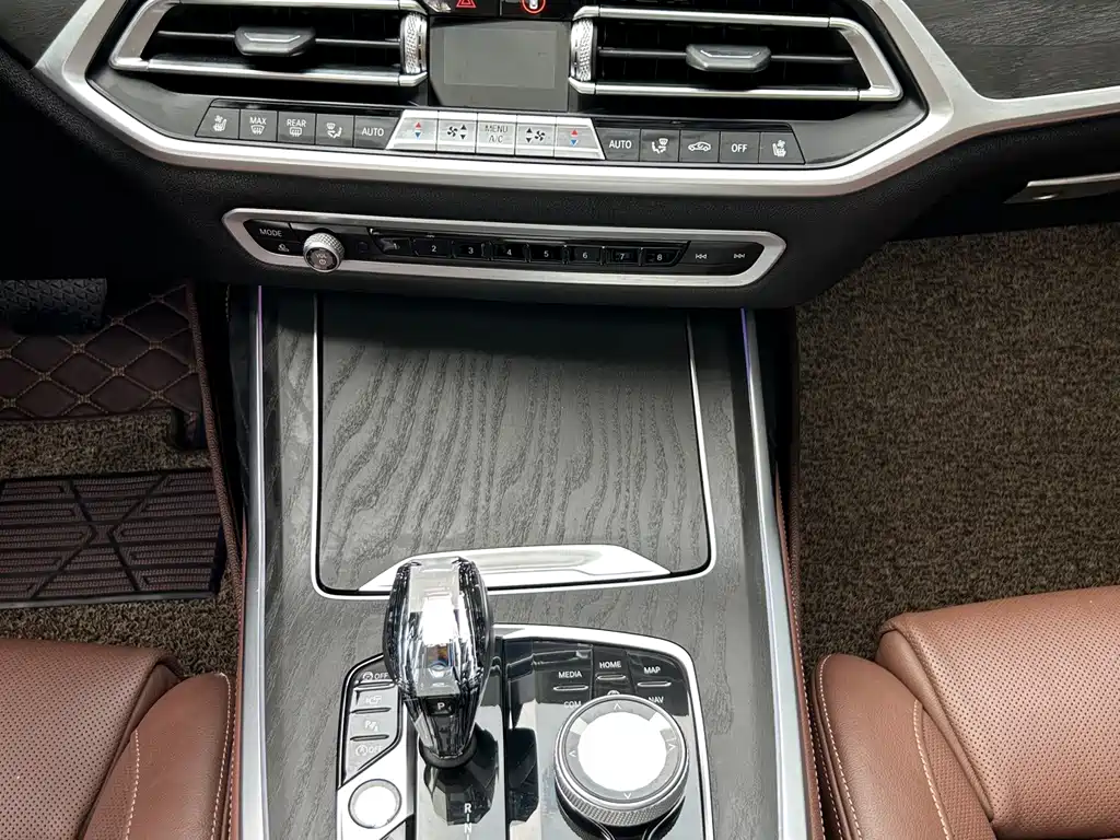 BMW X7 — миниатюра 9