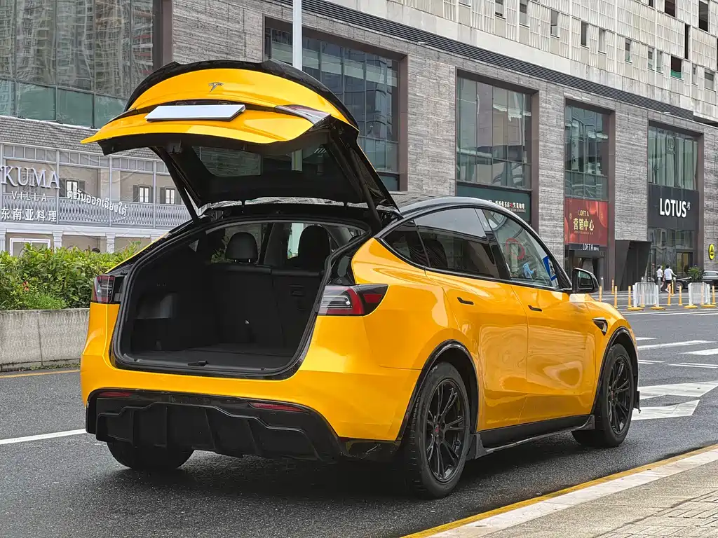 Tesla Model Y — миниатюра 23