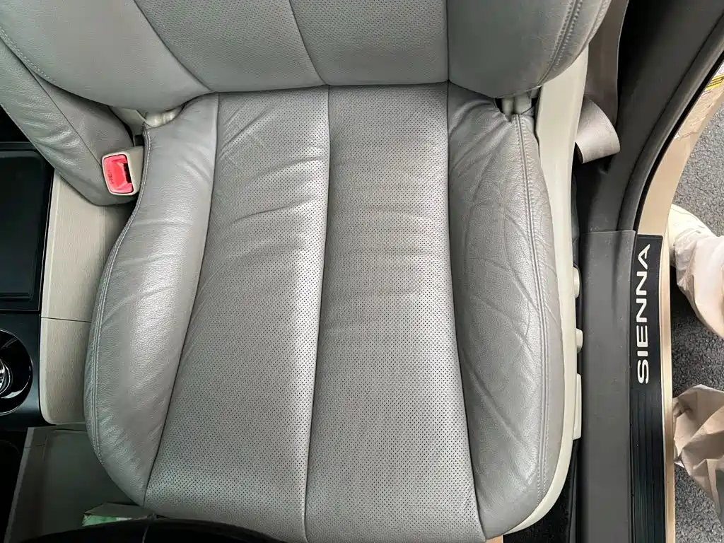 Toyota Sienna — миниатюра 13