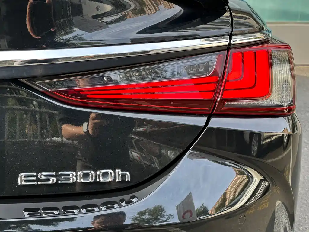 Lexus ES 2022 300h Premium