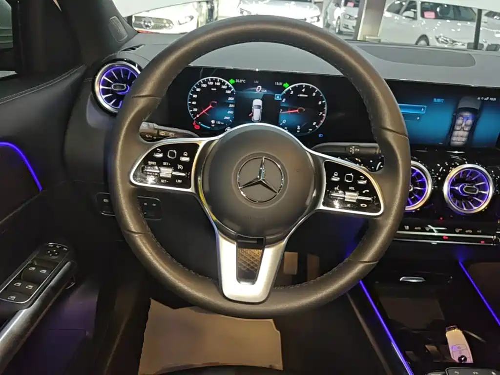 Mercedes-Benz GLA — миниатюра 11