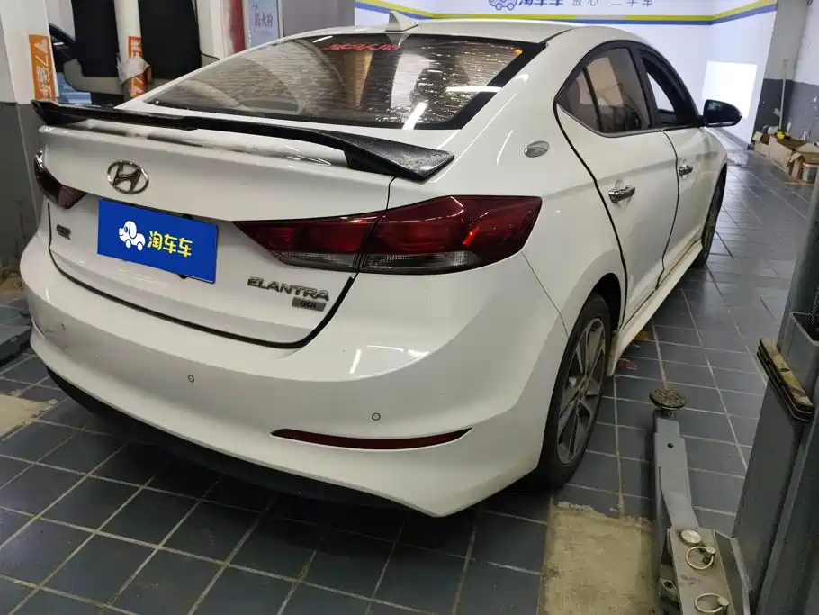 Hyundai Elantra — миниатюра 3