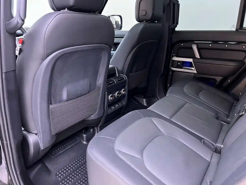 Land Rover Defender — миниатюра 7