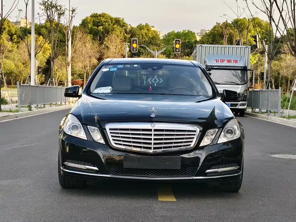 Mercedes-Benz E-Class — миниатюра 2