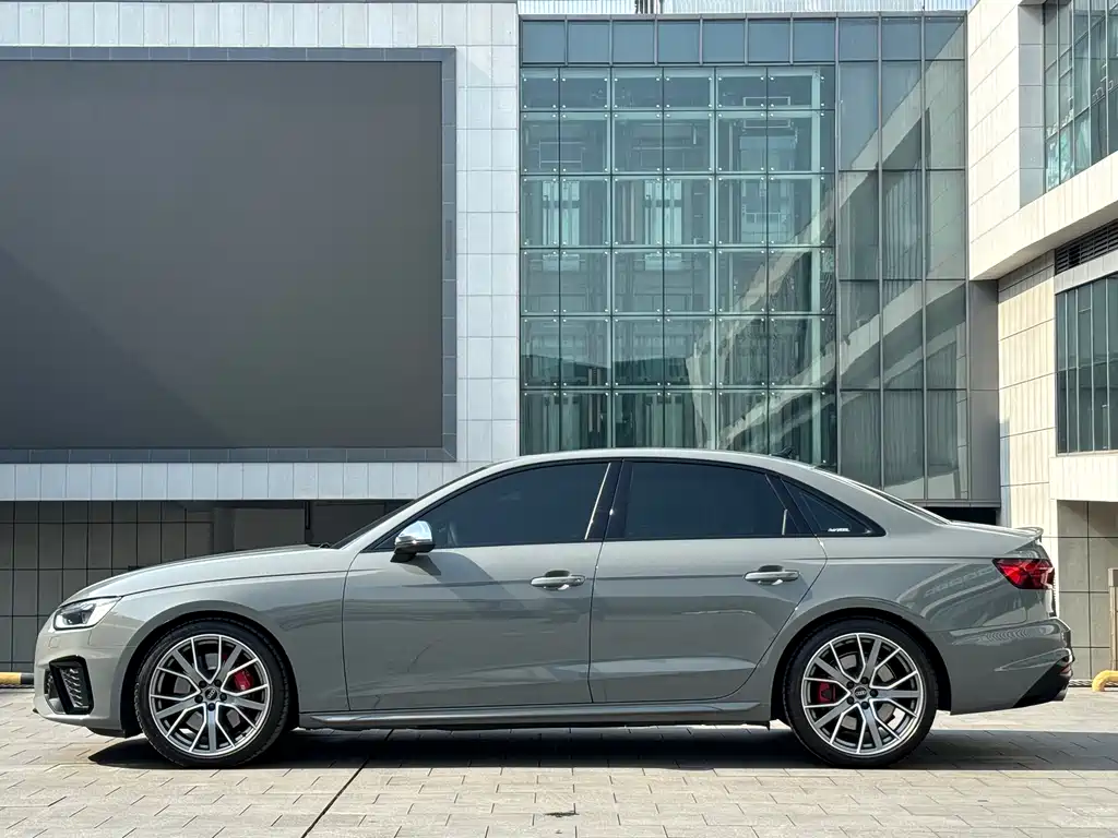 AUDI S4