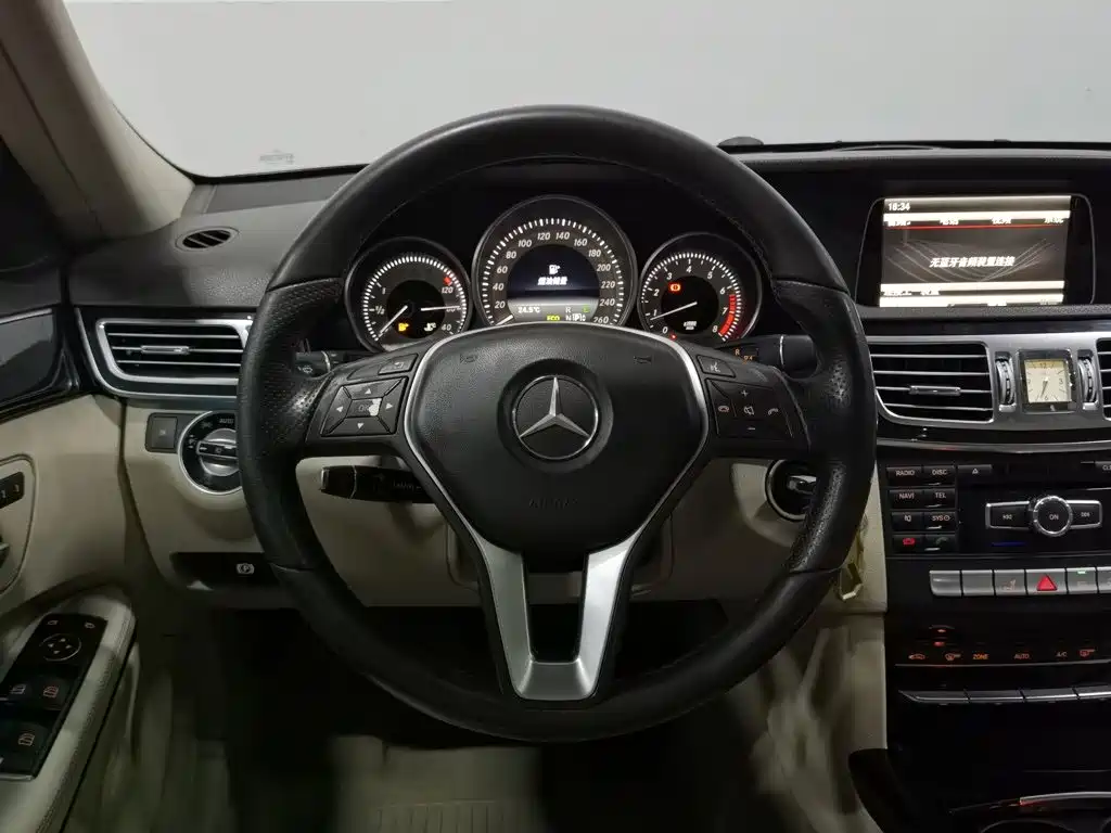 Mercedes-Benz E-Class — миниатюра 11