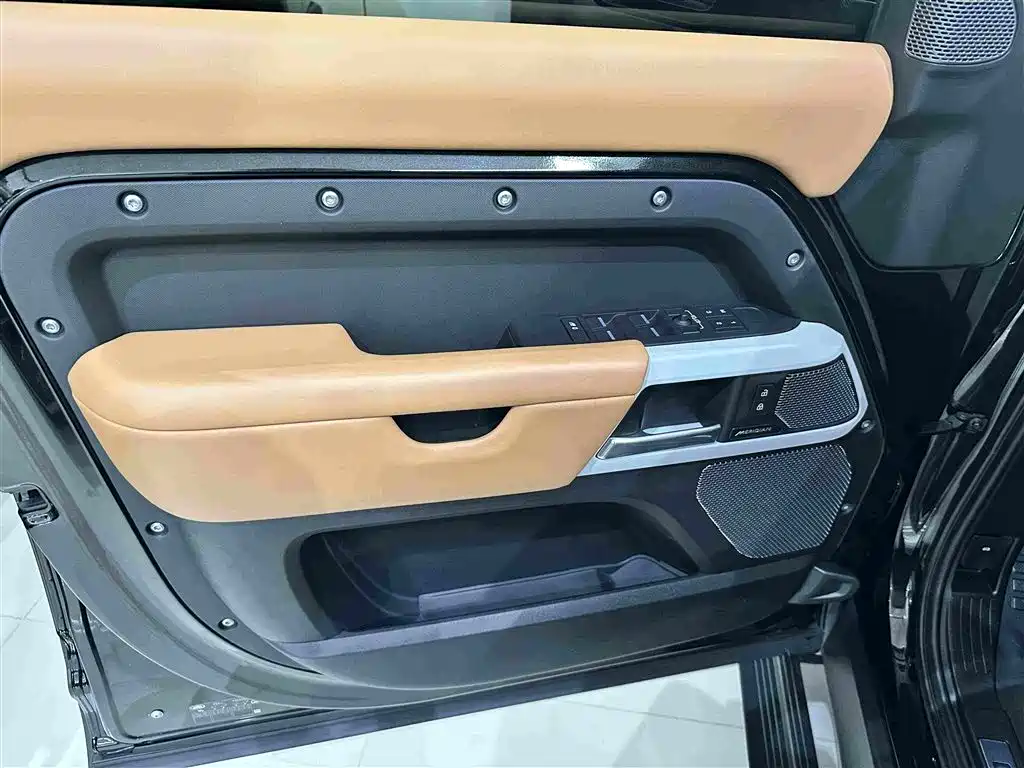 Land Rover Defender — миниатюра 6