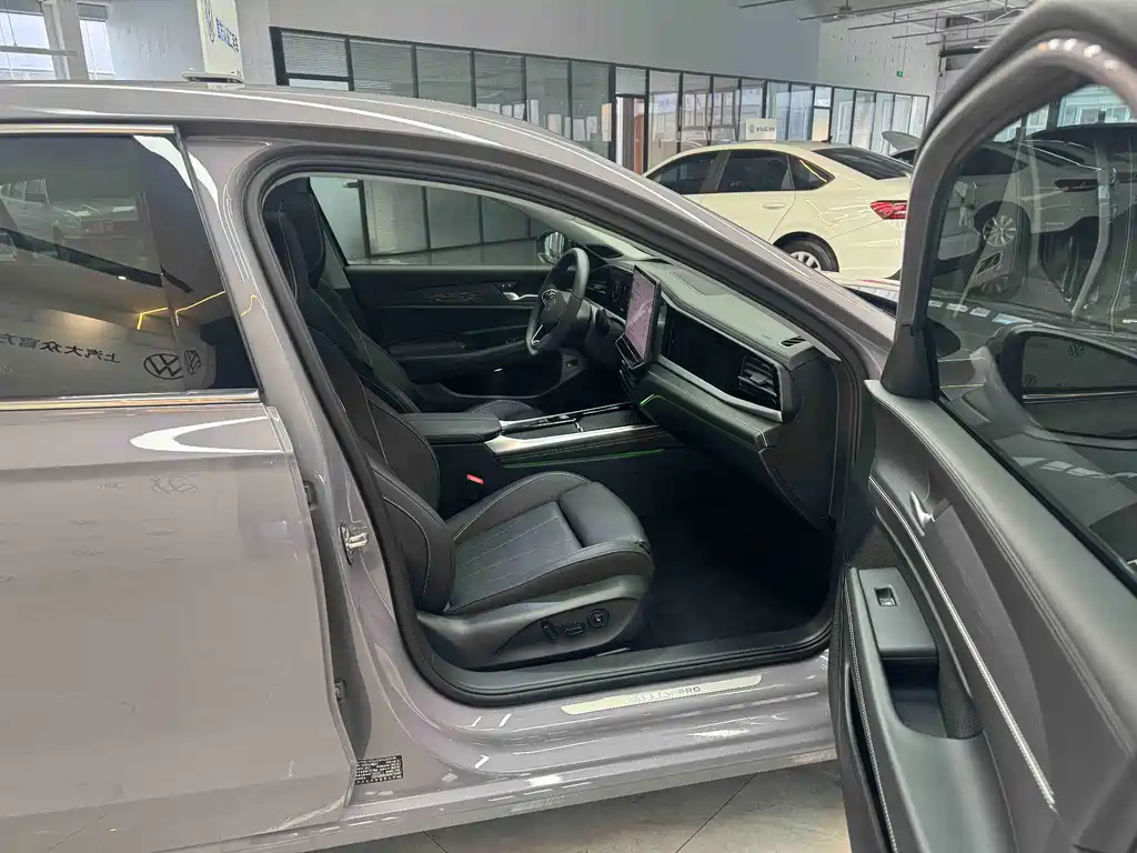 Volkswagen Passat 2025 Pro 380TSI