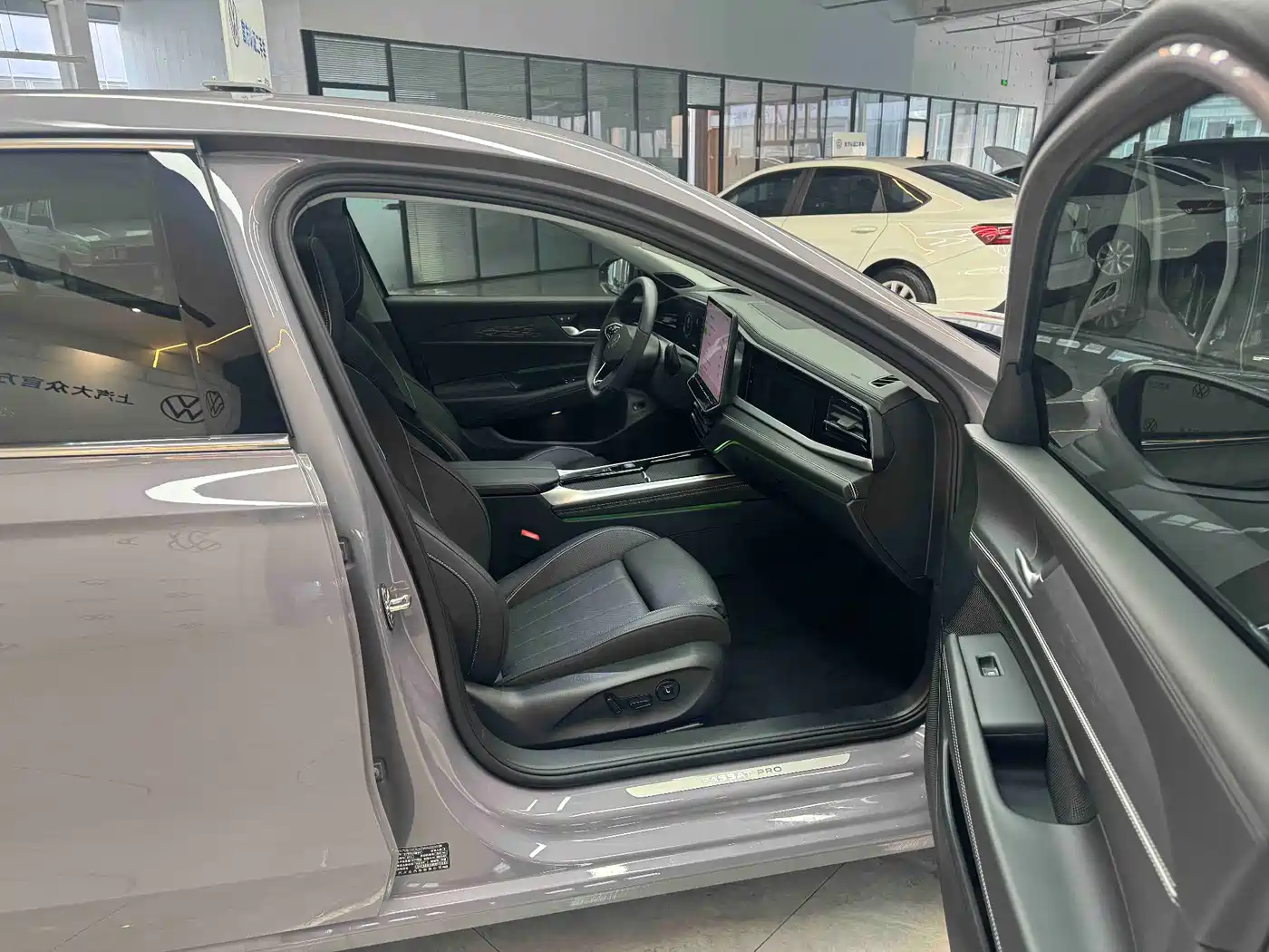 Volkswagen Passat id 4583724 из Китая 8