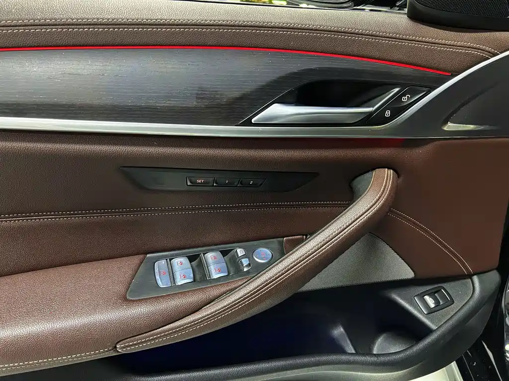 BMW 5 Series — миниатюра 15
