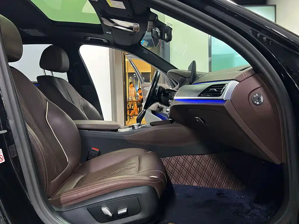 BMW 5 Series — миниатюра 9