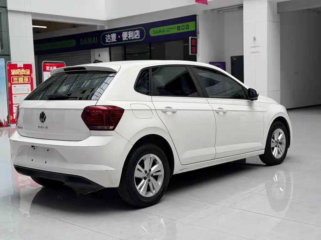 VOLKSWAGEN POLO