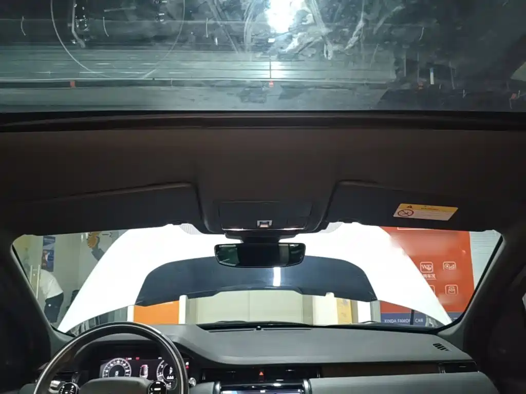 Land Rover Discovery Sport — миниатюра 18