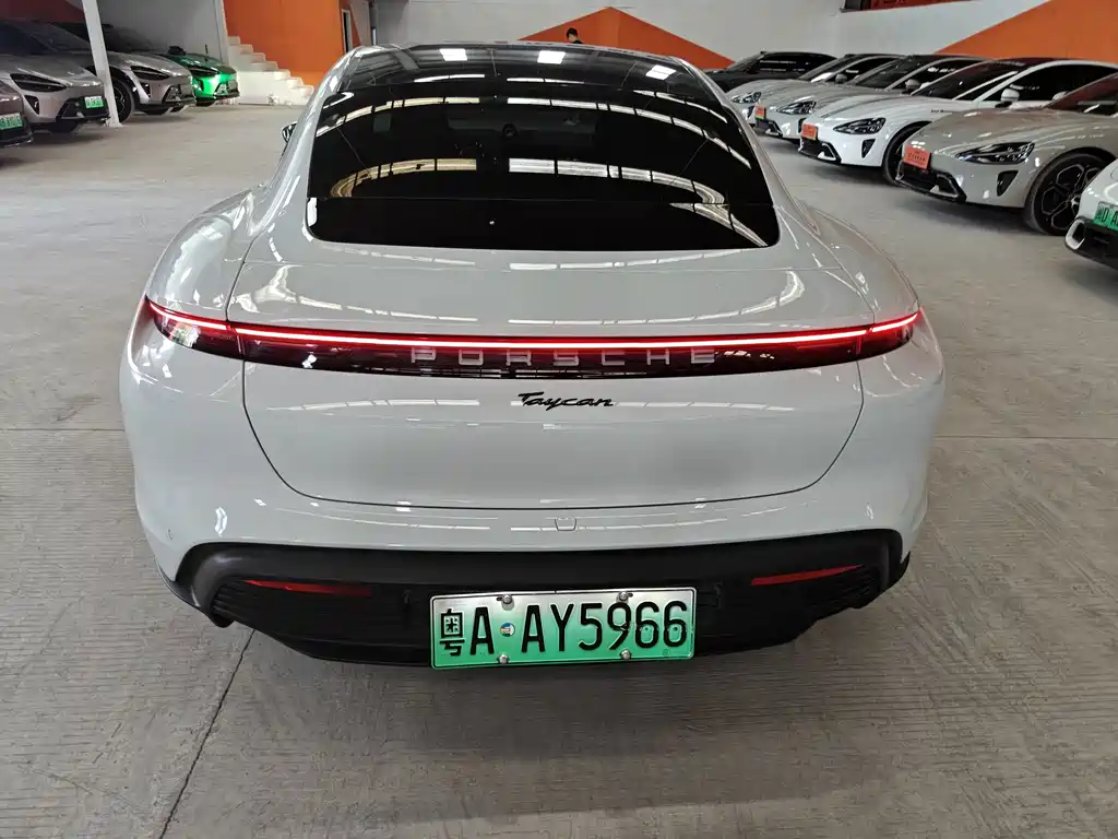 Porsche Taycan — миниатюра 7