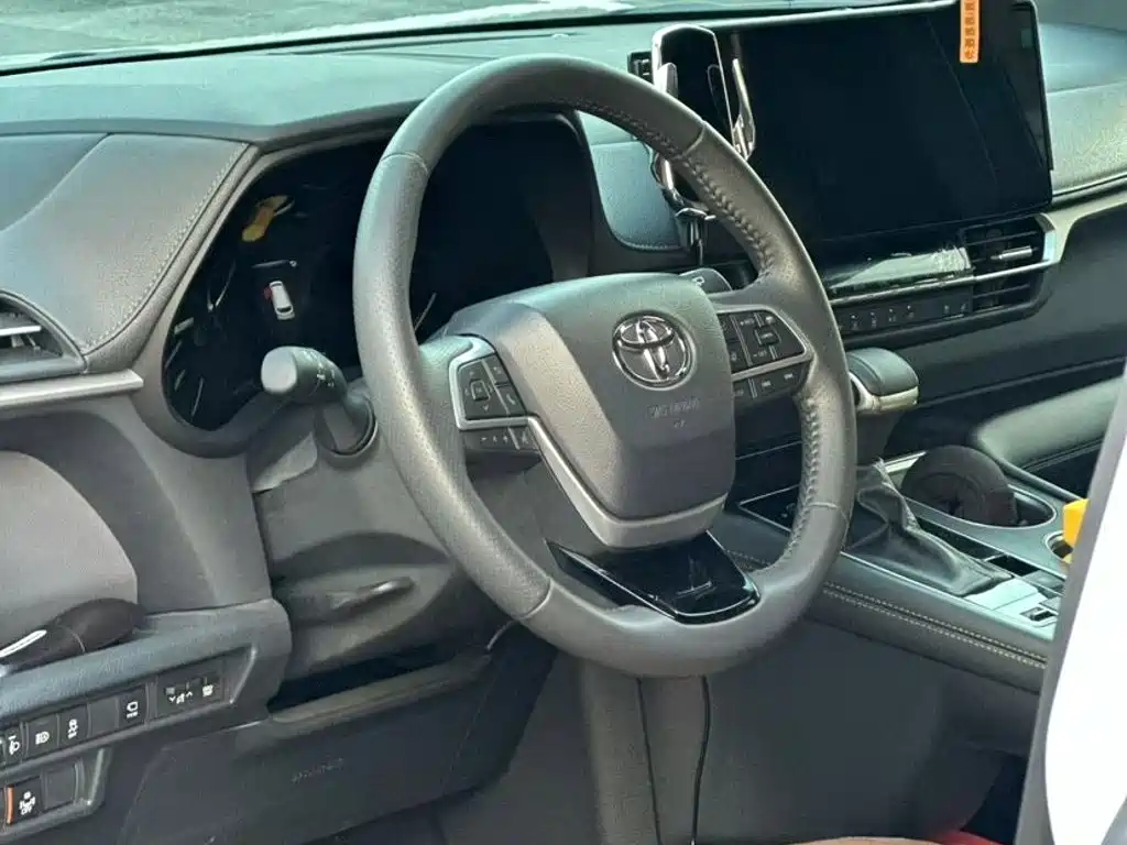 Toyota Sienna — миниатюра 7