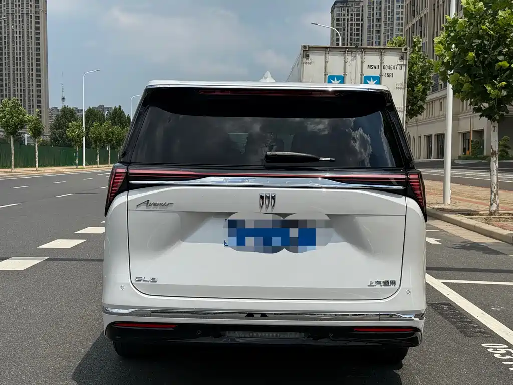 Buick GL8 — миниатюра 3