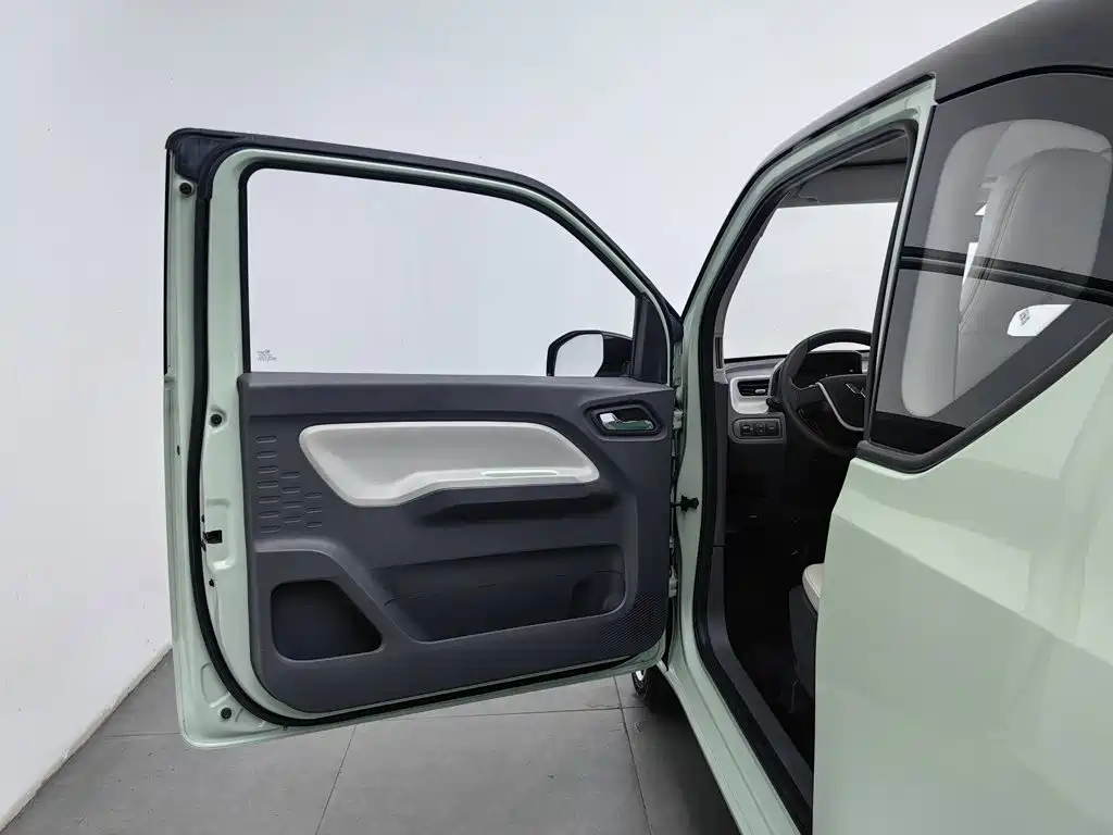 Wuling MINIEV — миниатюра 8
