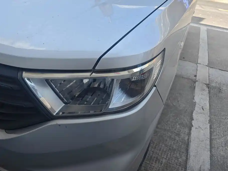 Wuling Hongguang V — миниатюра 5