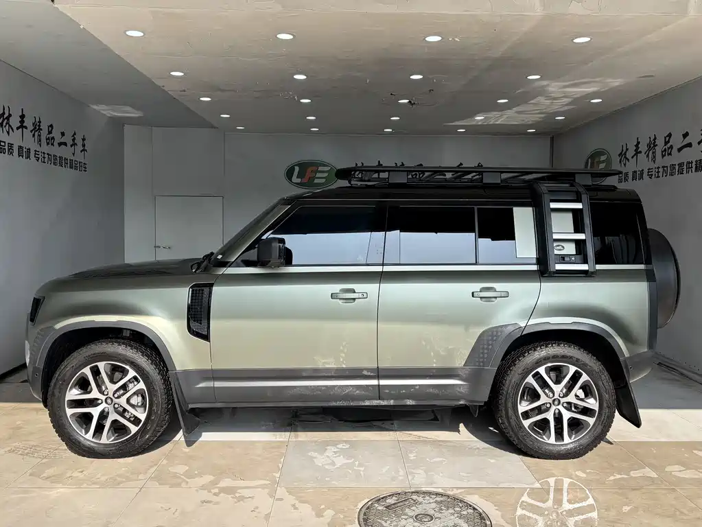 LAND ROVER DEFENDER