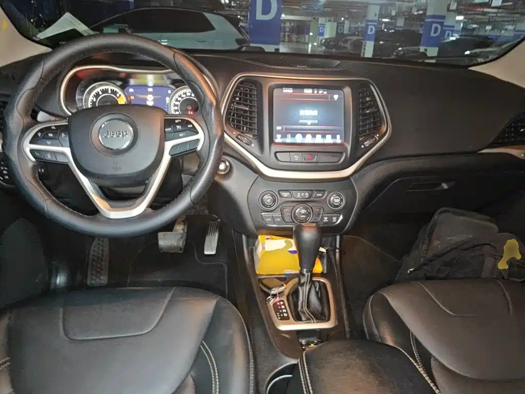 Jeep Cherokee — миниатюра 5