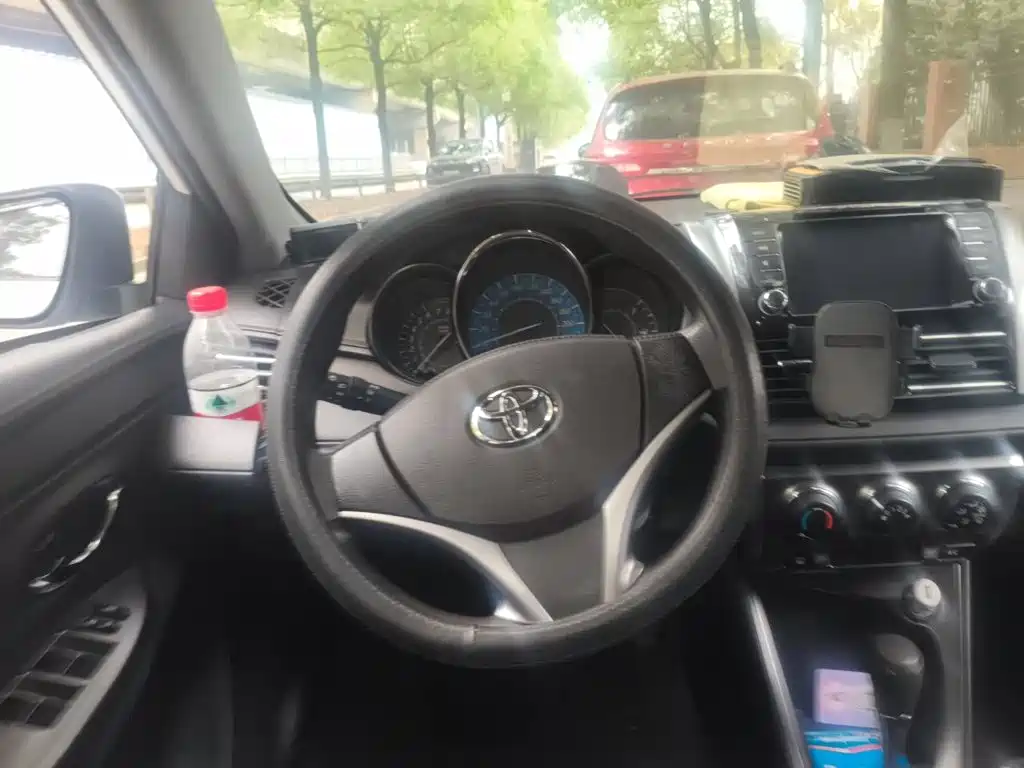 Toyota Yaris L — миниатюра 6