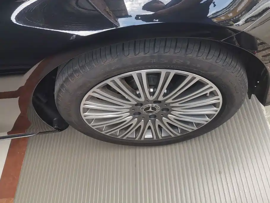 Mercedes-Benz E-Class — миниатюра 6