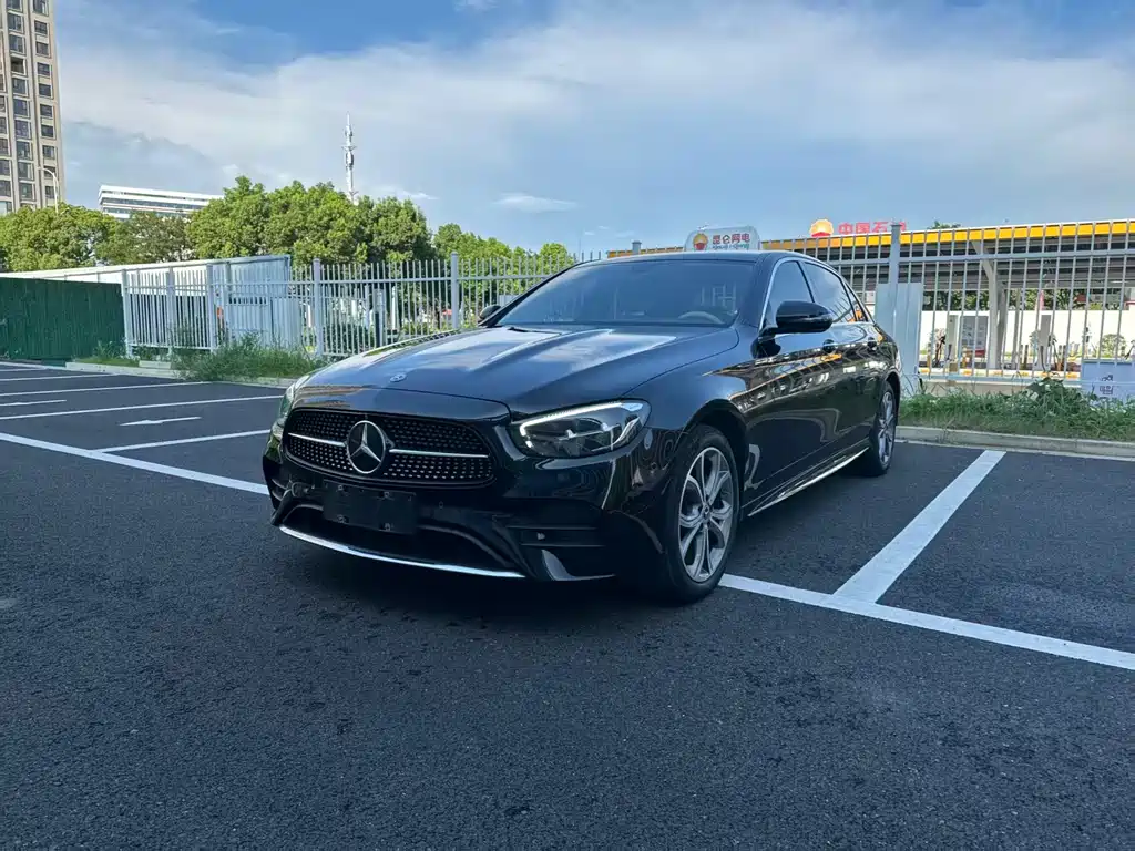 Mercedes-Benz E-Class — миниатюра 2