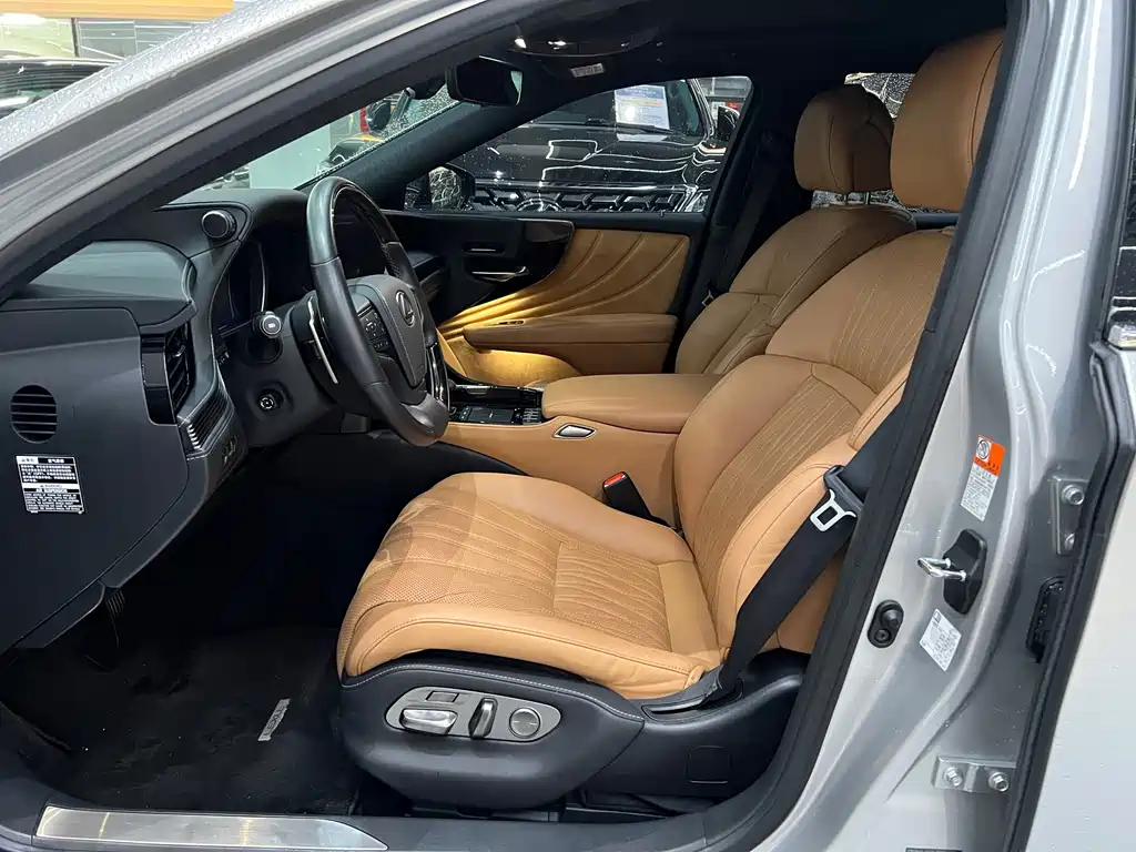Lexus LS 2021 500h Luxury