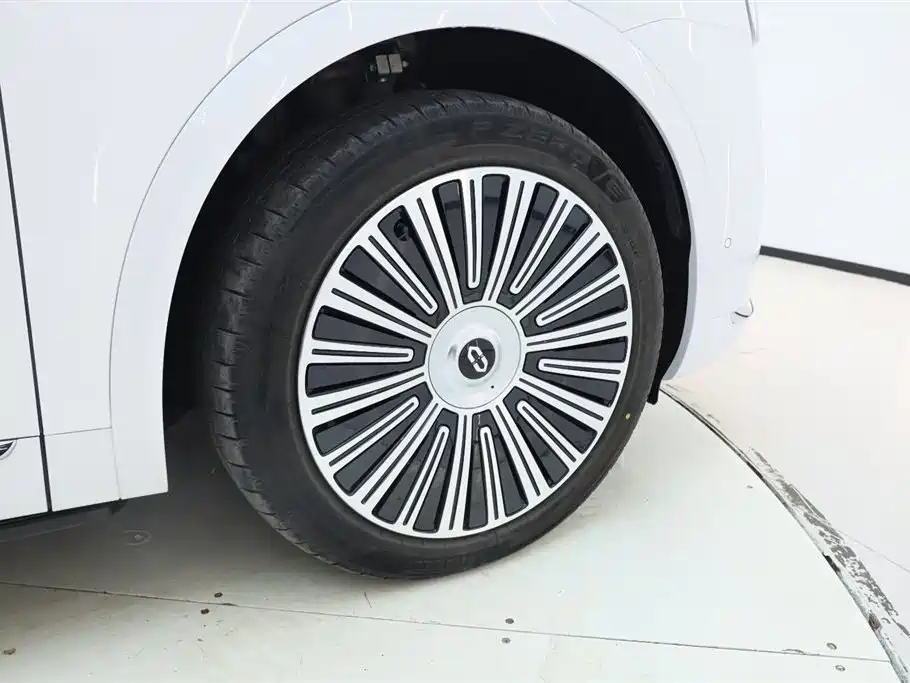 AITO ASK THE WORLD M8