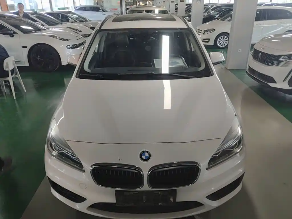 BMW 2 Series Active Tourer — миниатюра 3