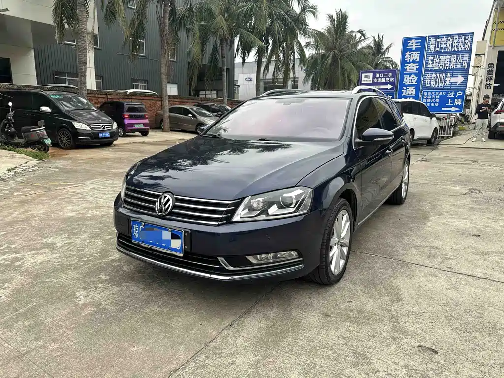 Volkswagen Magotan (Import) 2012