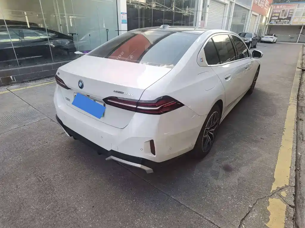 BMW i5 — миниатюра 17