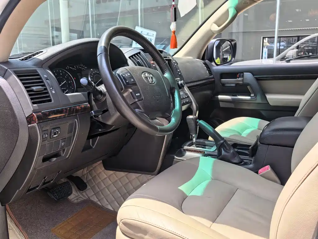Toyota Land Cruiser 2012 4.0L AT VX
