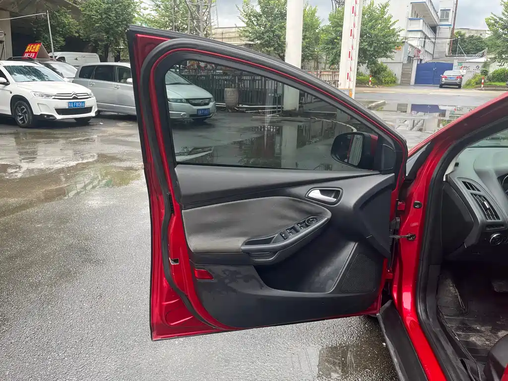 Ford Focus — миниатюра 10