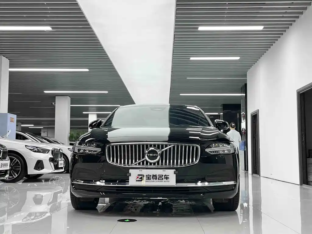Volvo S90 2025 B5 Luxury